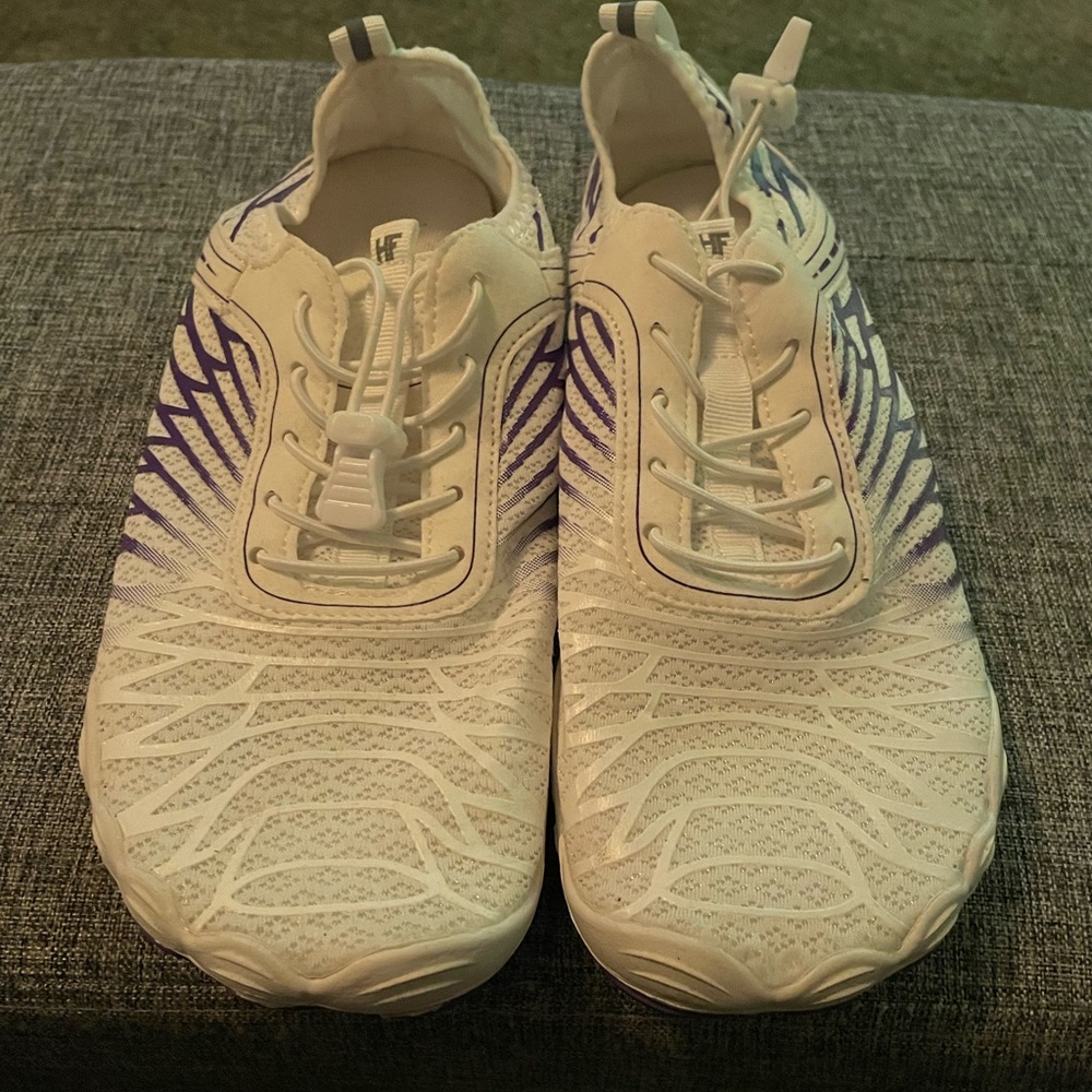 Barefoot Athletic Shoes in White and Purple - Picture 2 of 3